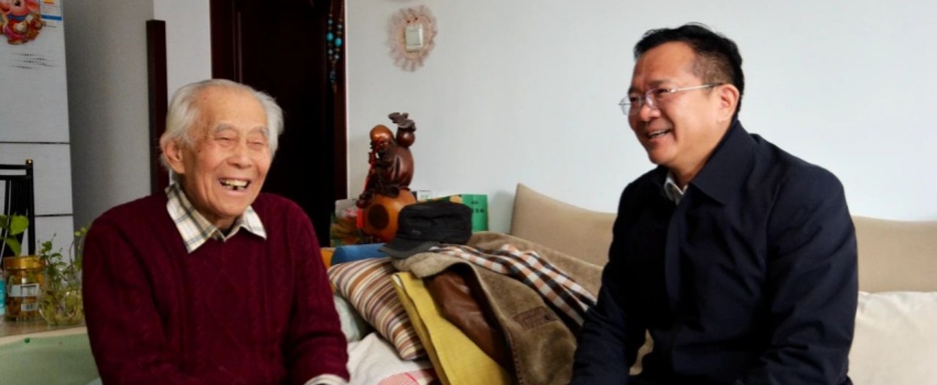 中國(guó)樂凱黨委領(lǐng)導(dǎo)看望慰問樂凱老領(lǐng)導(dǎo)、老專家、老干部、老黨員及生活困難職工