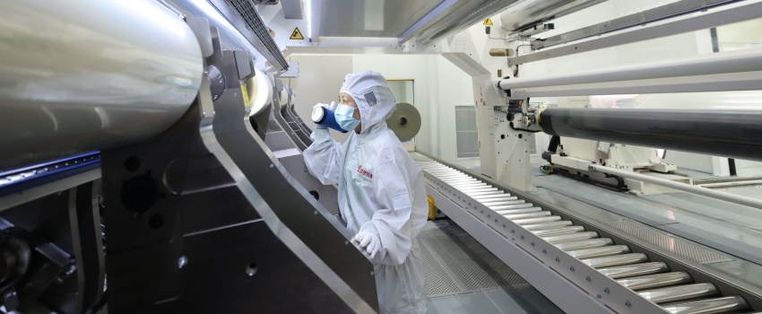 技術(shù)攻堅結(jié)碩果！合肥樂凱成功下線超寬幅超薄高端光學聚酯薄膜